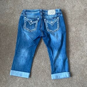 Miss Me Signature Cuffed Capri. Size 32.